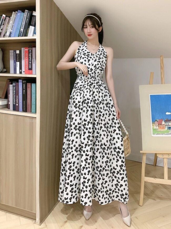 Elegant Floral Halter Neck Backless Dress - Image 3