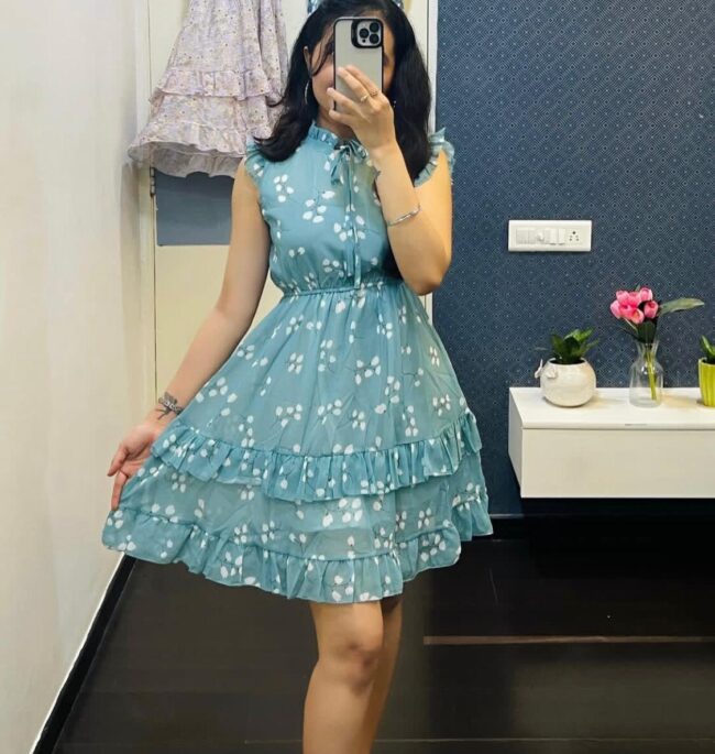 Beautiful French Temperament Flying Sleeves StandUp Collar A-line Ruffled Floral Dress*😍😍 - Image 6