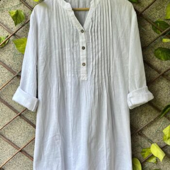 Beautiful White Pleated Top – Plus Size (Hip-Covering Length)