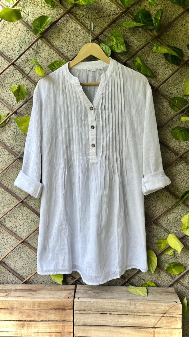 Beautiful White Pleated Top – Plus Size (Hip-Covering Length)