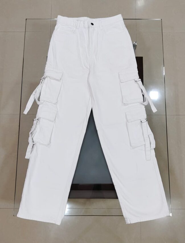 White 8 Pocket Baggy Denim Jeans 🦋 - Image 3